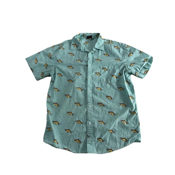 FifthSun 100% Cotton Men's Size Medium Novelty Button Up Shirt Shark Taco Surfer - Picture 2 of 9